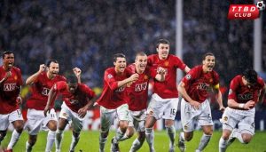 Đội hình MU 2008 ăn mừng chức vô địch c1 dưới cơn mưa nặng hạt ở Moscow